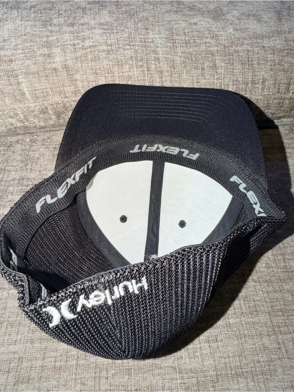Hurley Flexfit Trucker Hat Black S/M Stretch Mesh Baseball Cap Surf Skate